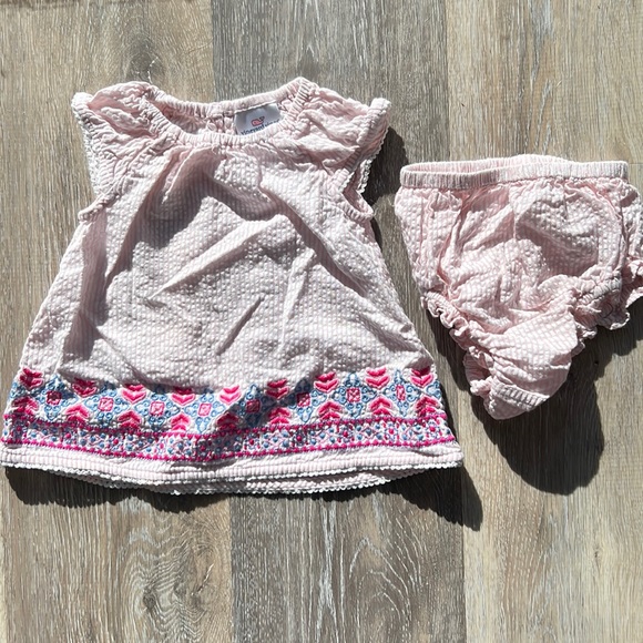 Vineyard Vines 6-12 Months Baby Girl Pink Seersucker Dress with Diaper Cover - Picture 2 of 5